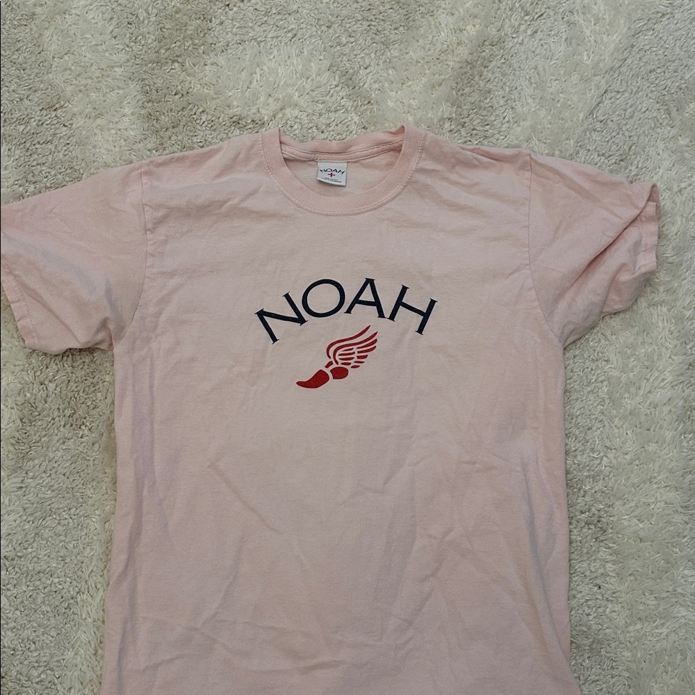 Noah Pink Graphic T-Shirt